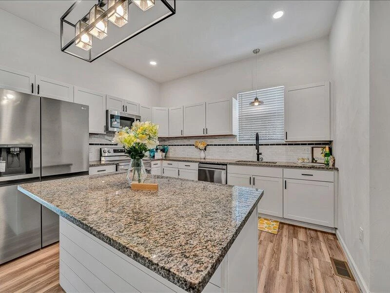 2332 Delaware AVE NW - Photo 8
