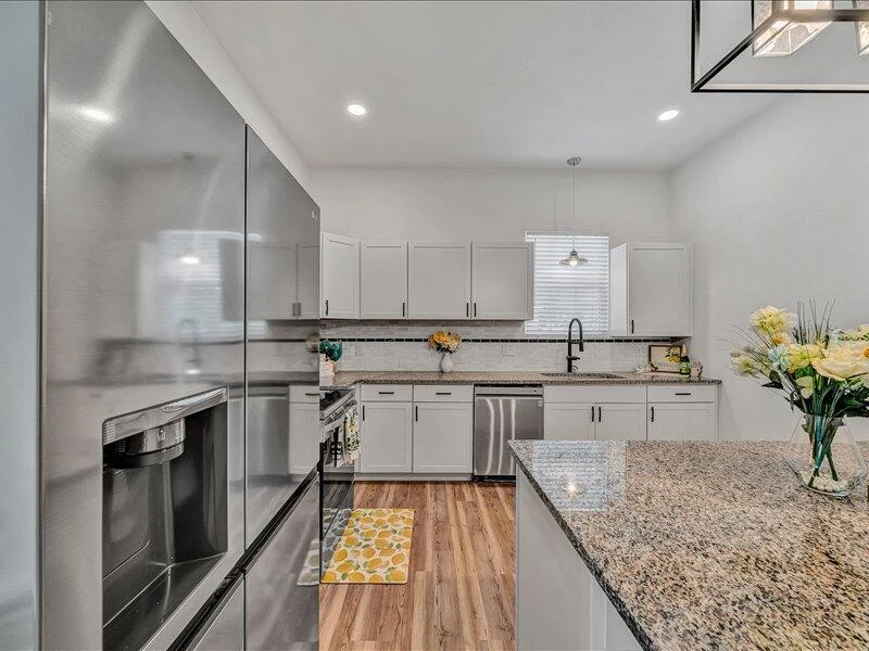 2332 Delaware AVE NW - Photo 9