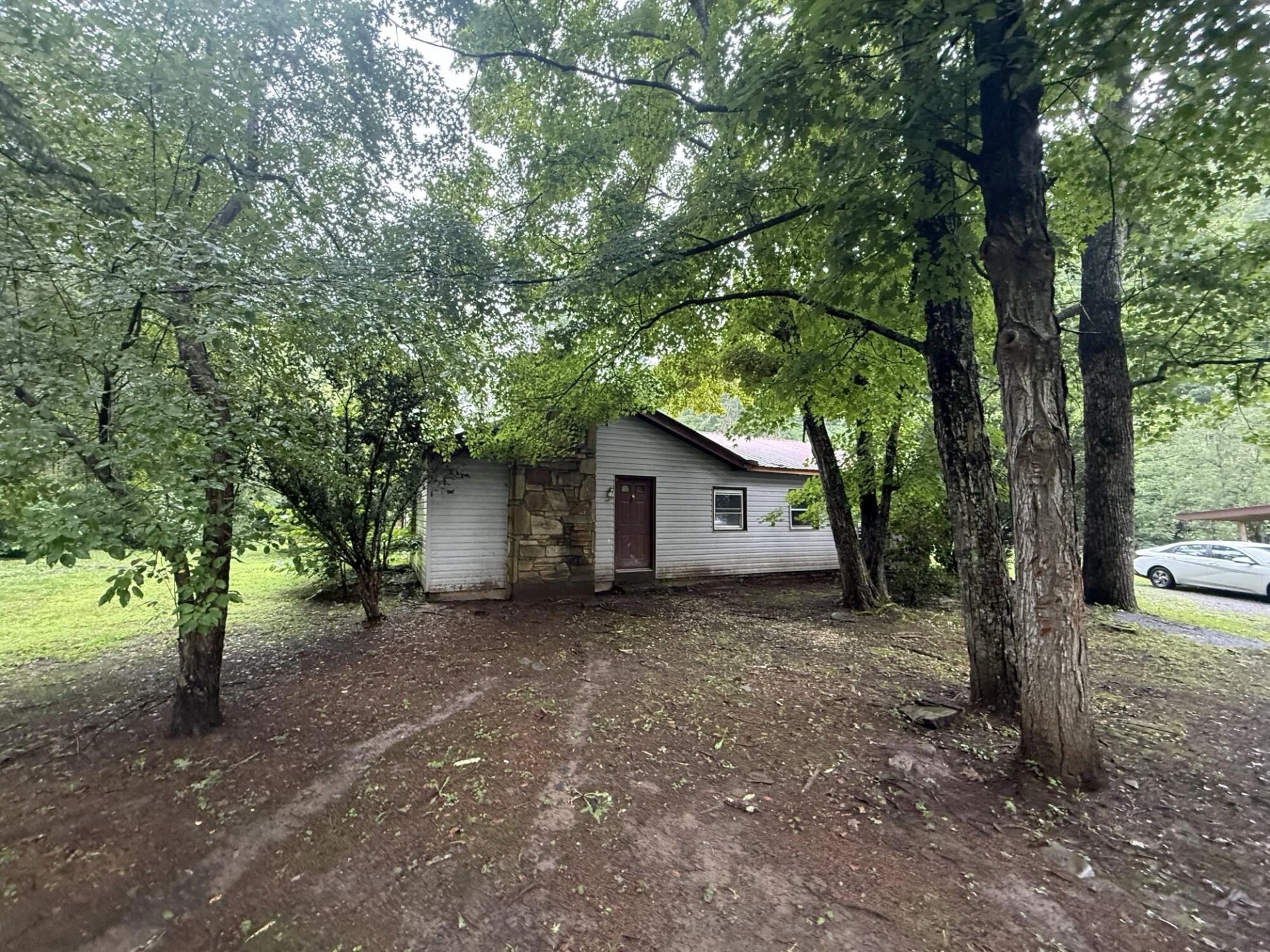 326 Rogers RD - Photo 2