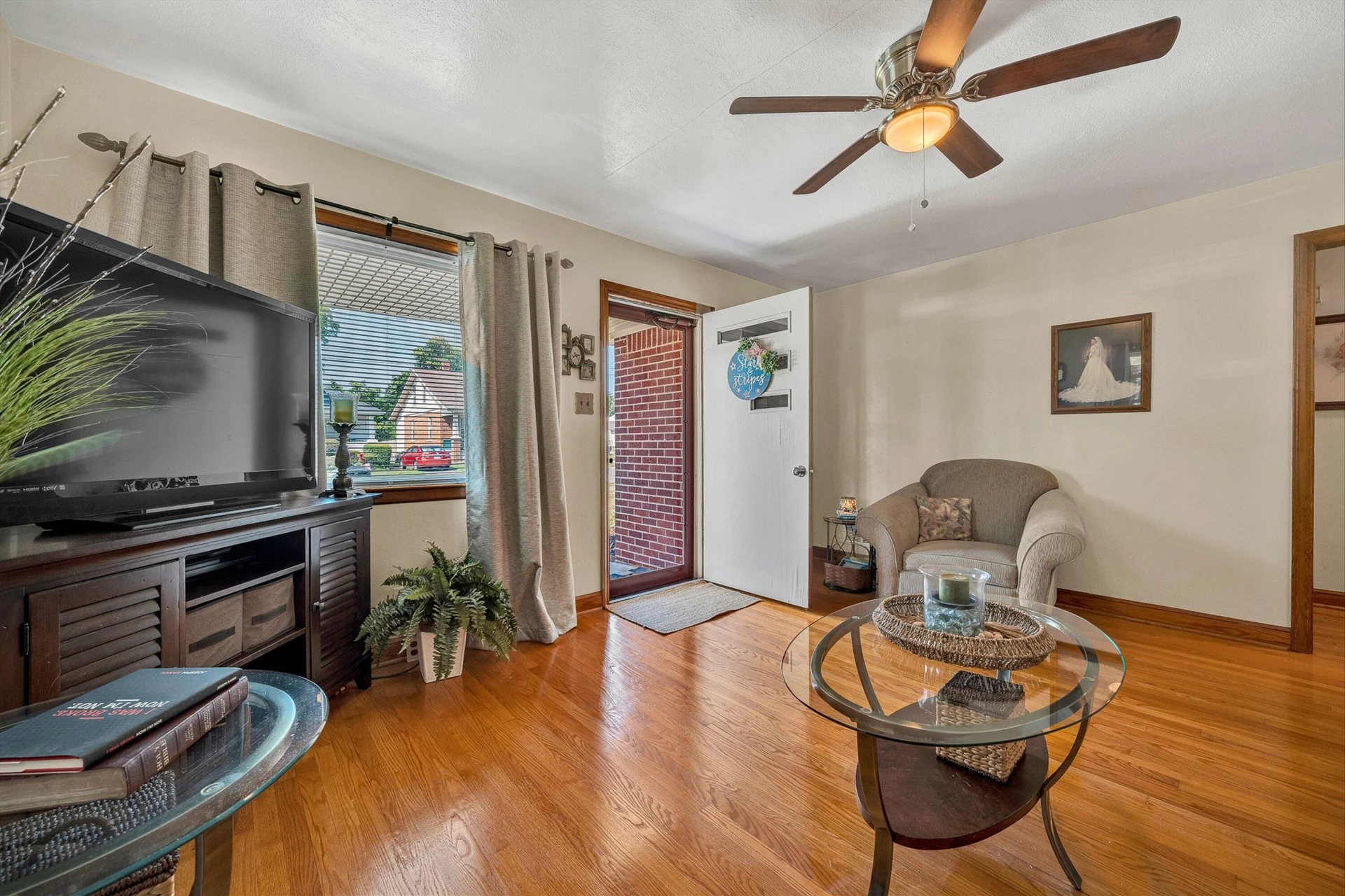 313 E Madison AVE - Photo 2
