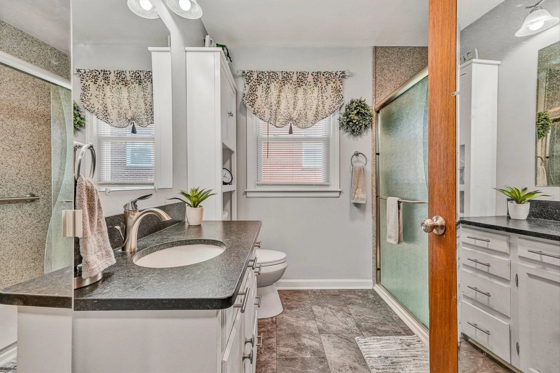 313 E Madison AVE - Photo 7
