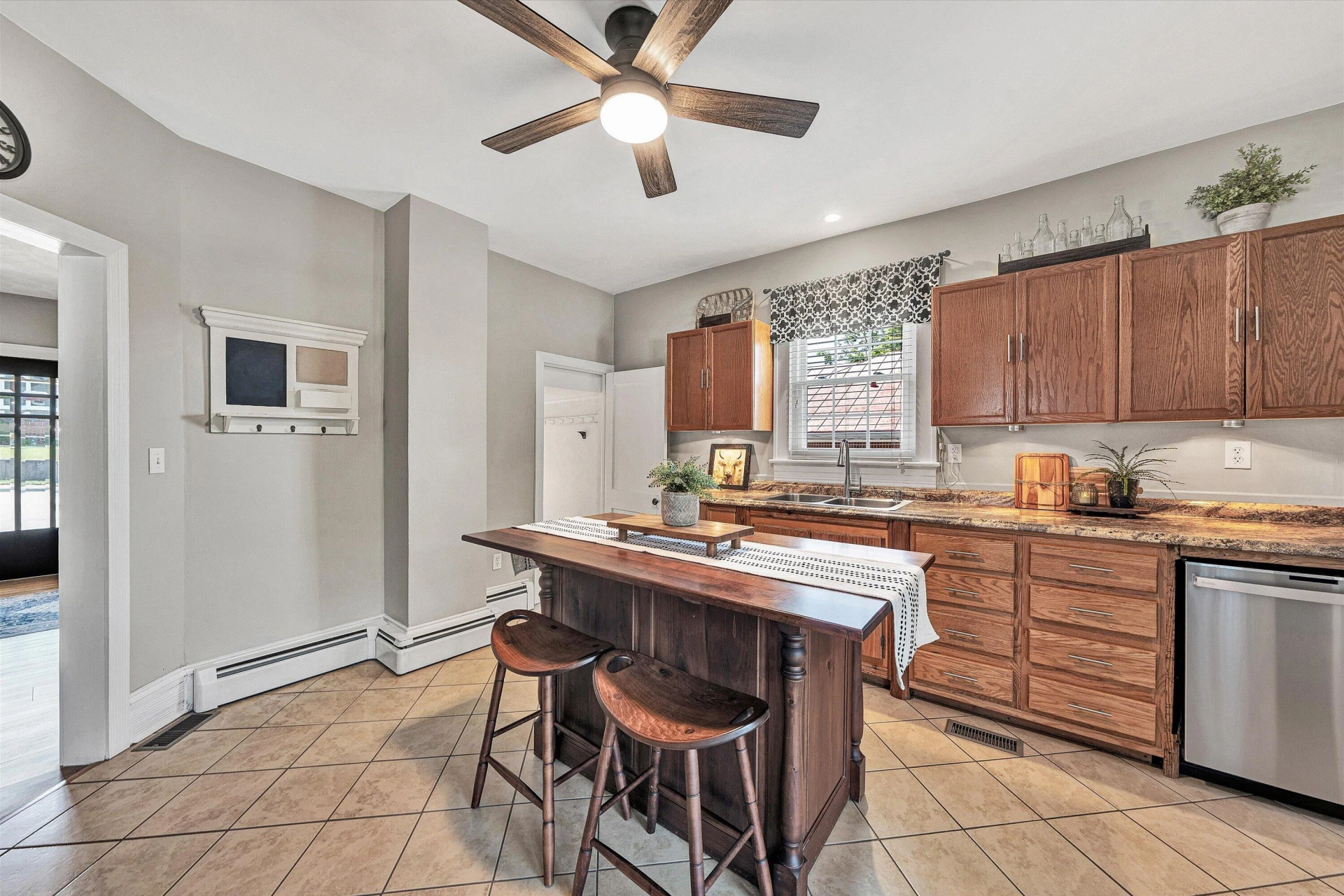 880 Washington AVE - Photo 17