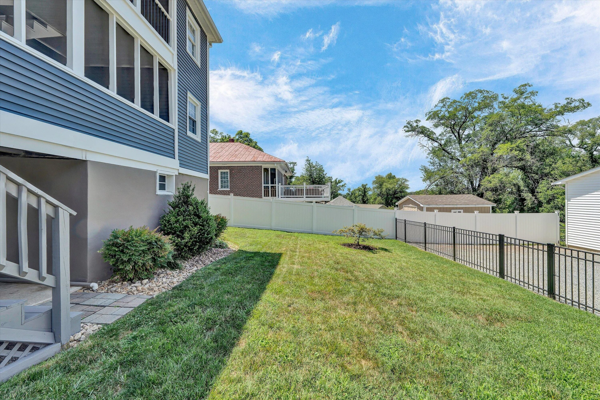 880 Washington AVE - Photo 38