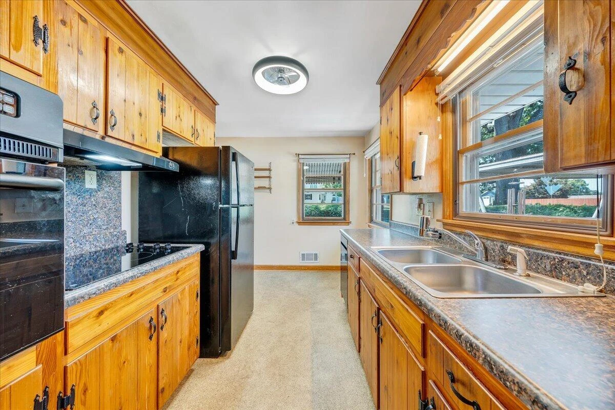 102 Fleming AVE NE - Photo 10