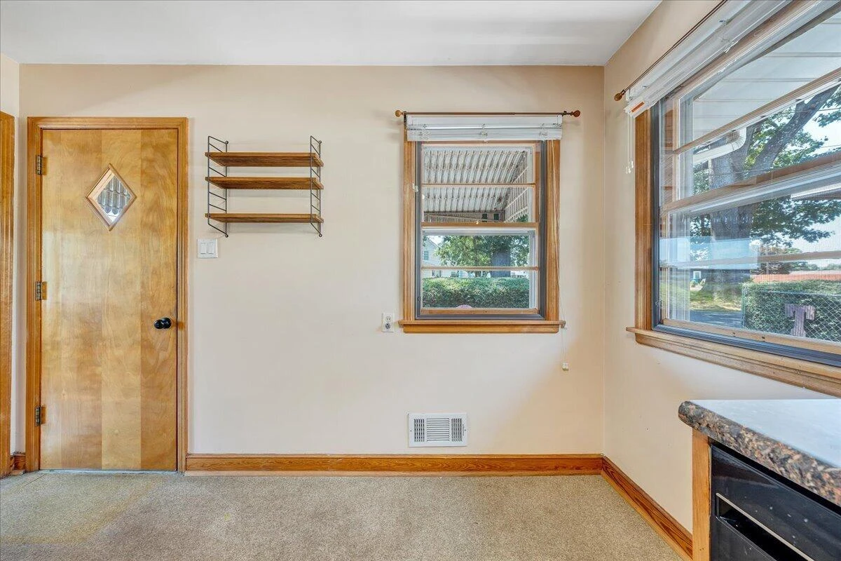 102 Fleming AVE NE - Photo 11