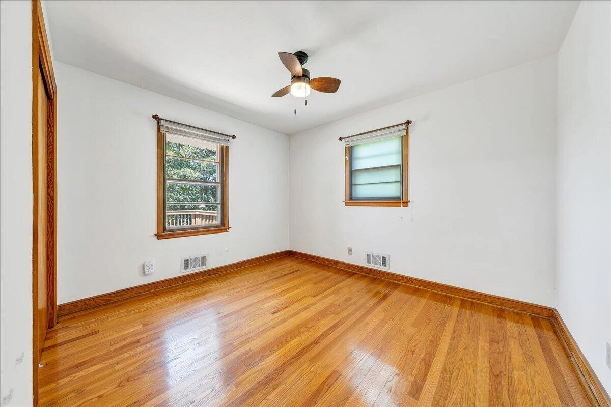 102 Fleming AVE NE - Photo 15
