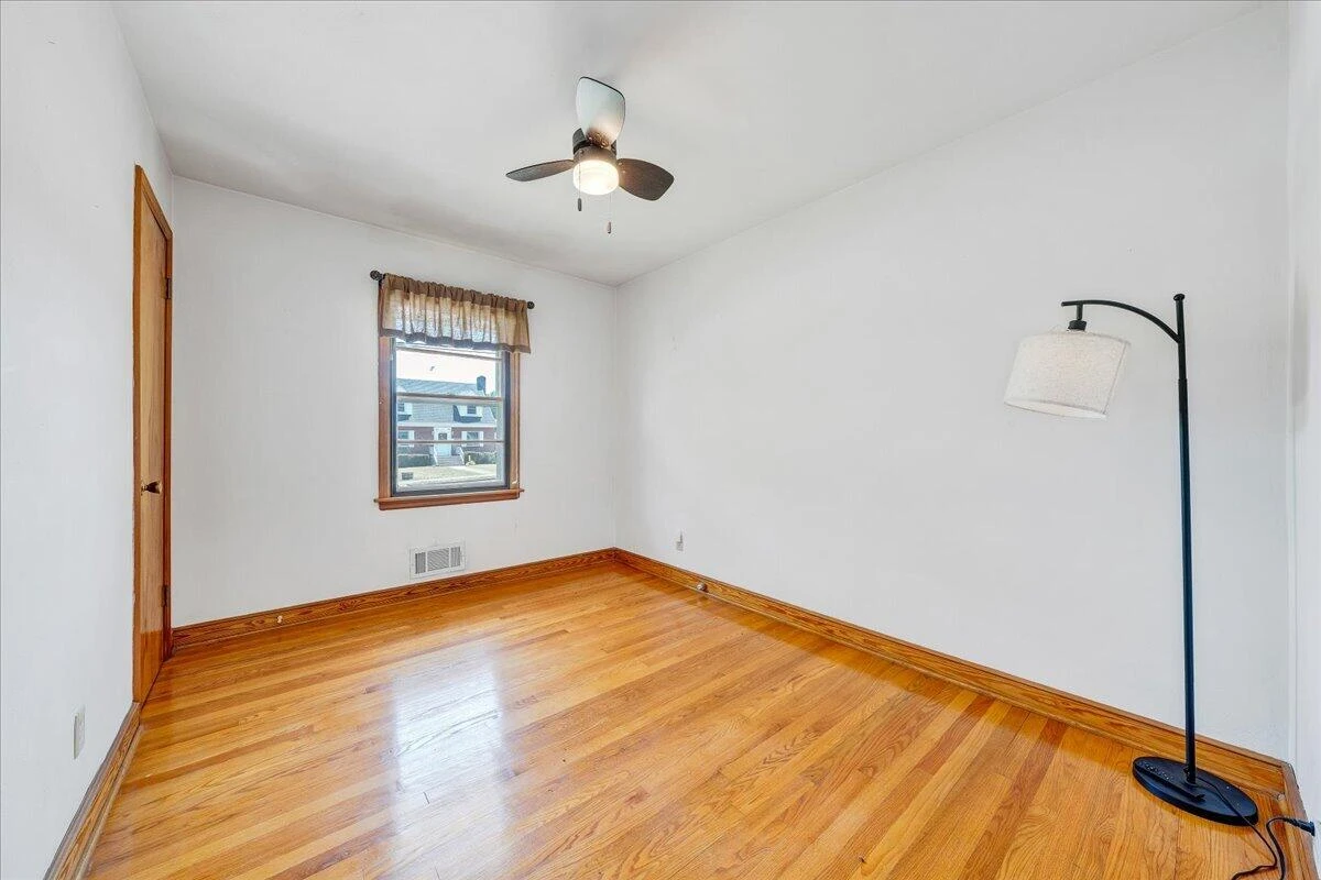 102 Fleming AVE NE - Photo 16