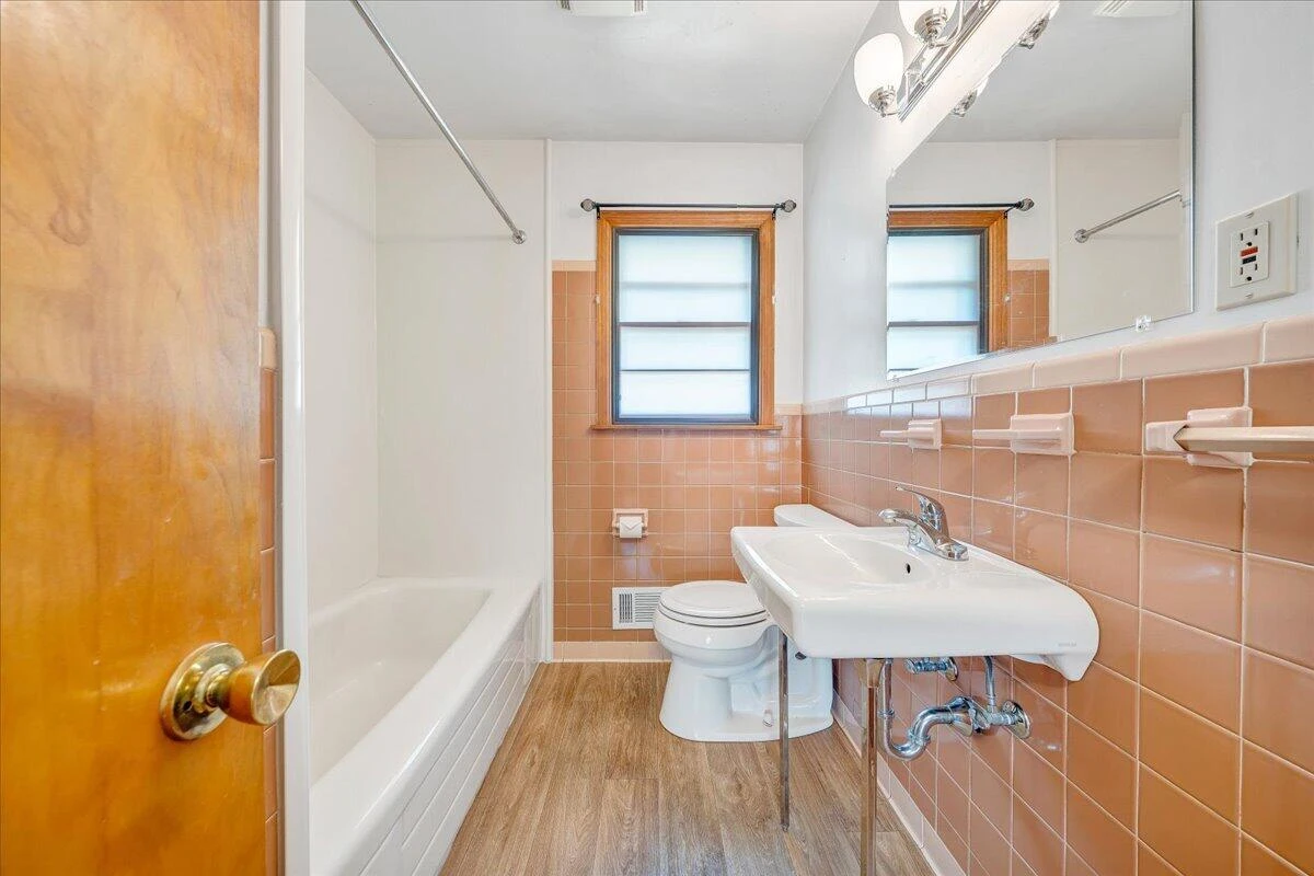 102 Fleming AVE NE - Photo 17