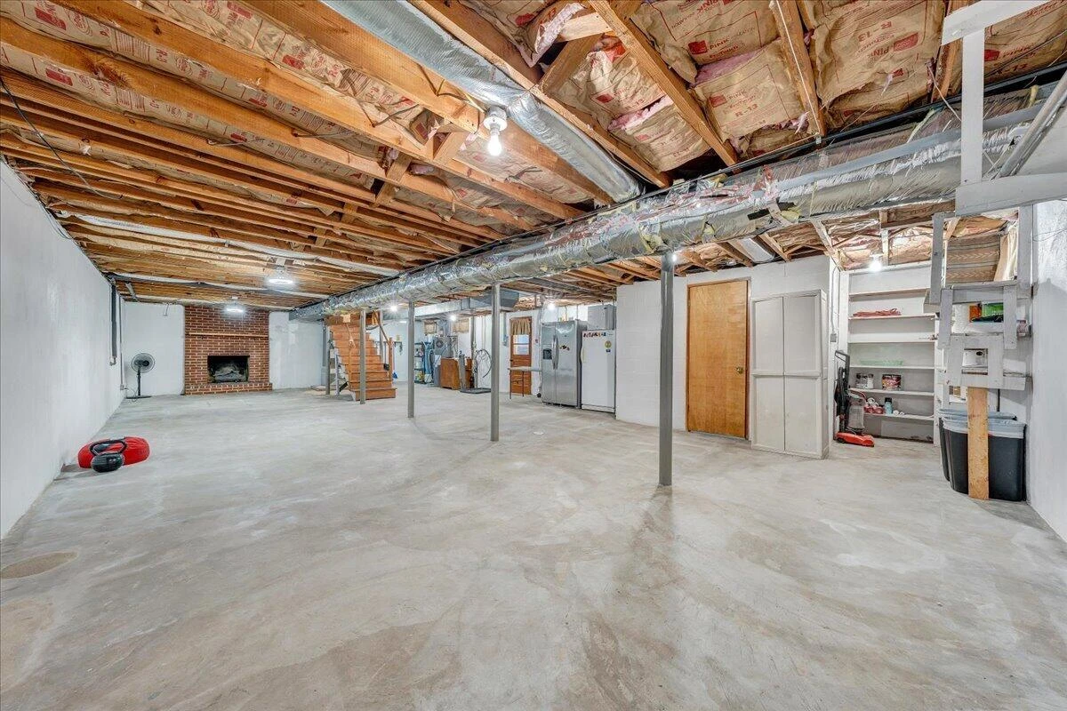 102 Fleming AVE NE - Photo 18