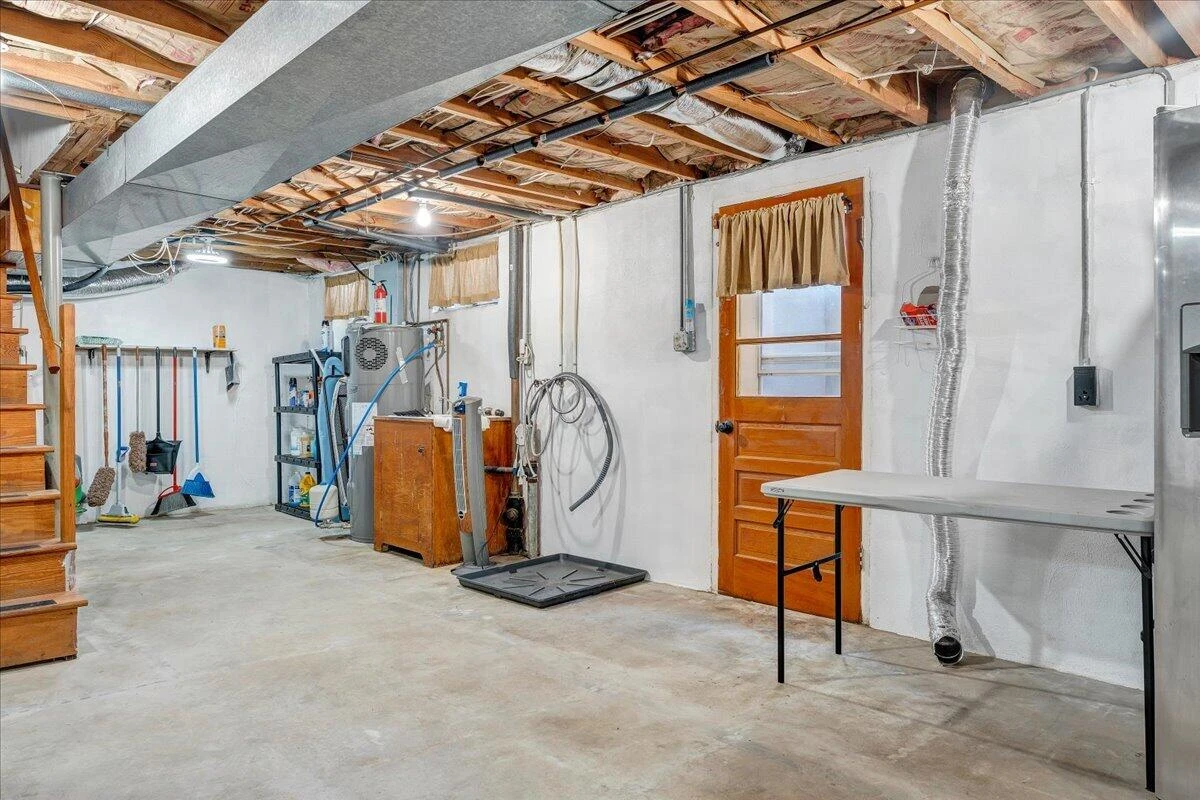 102 Fleming AVE NE - Photo 19