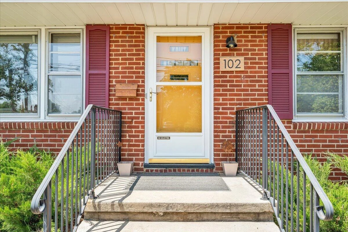 102 Fleming AVE NE - Photo 2