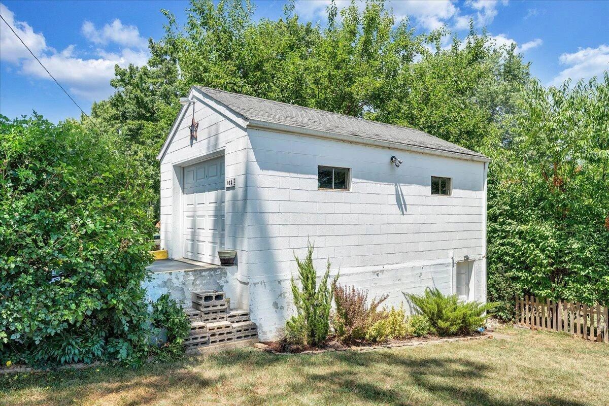 102 Fleming AVE NE - Photo 23