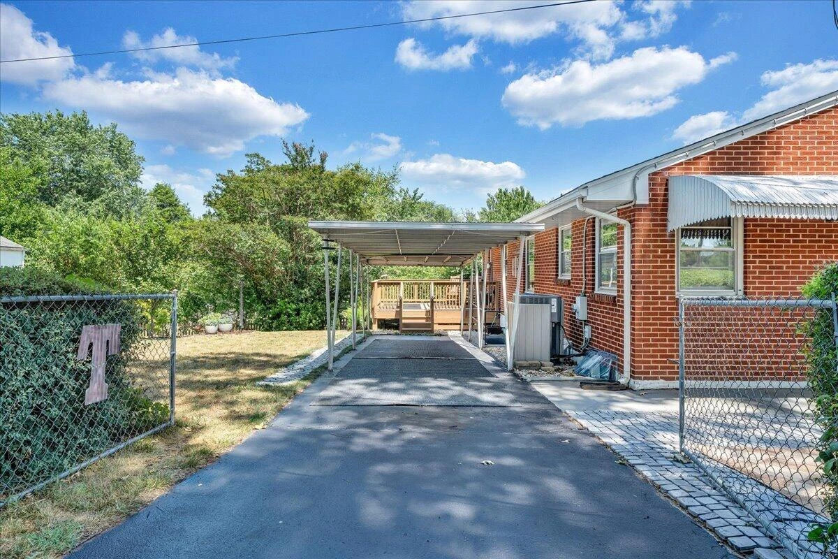 102 Fleming AVE NE - Photo 26