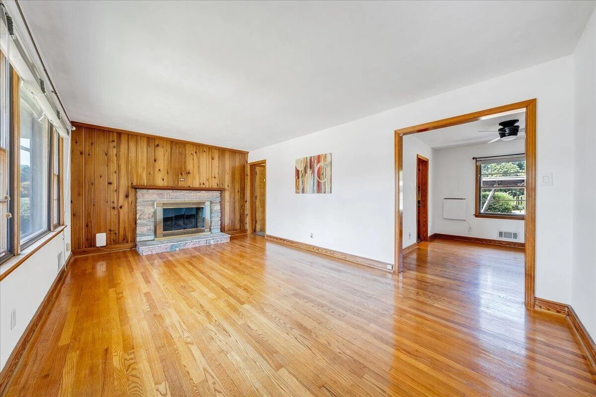 102 Fleming AVE NE - Photo 3