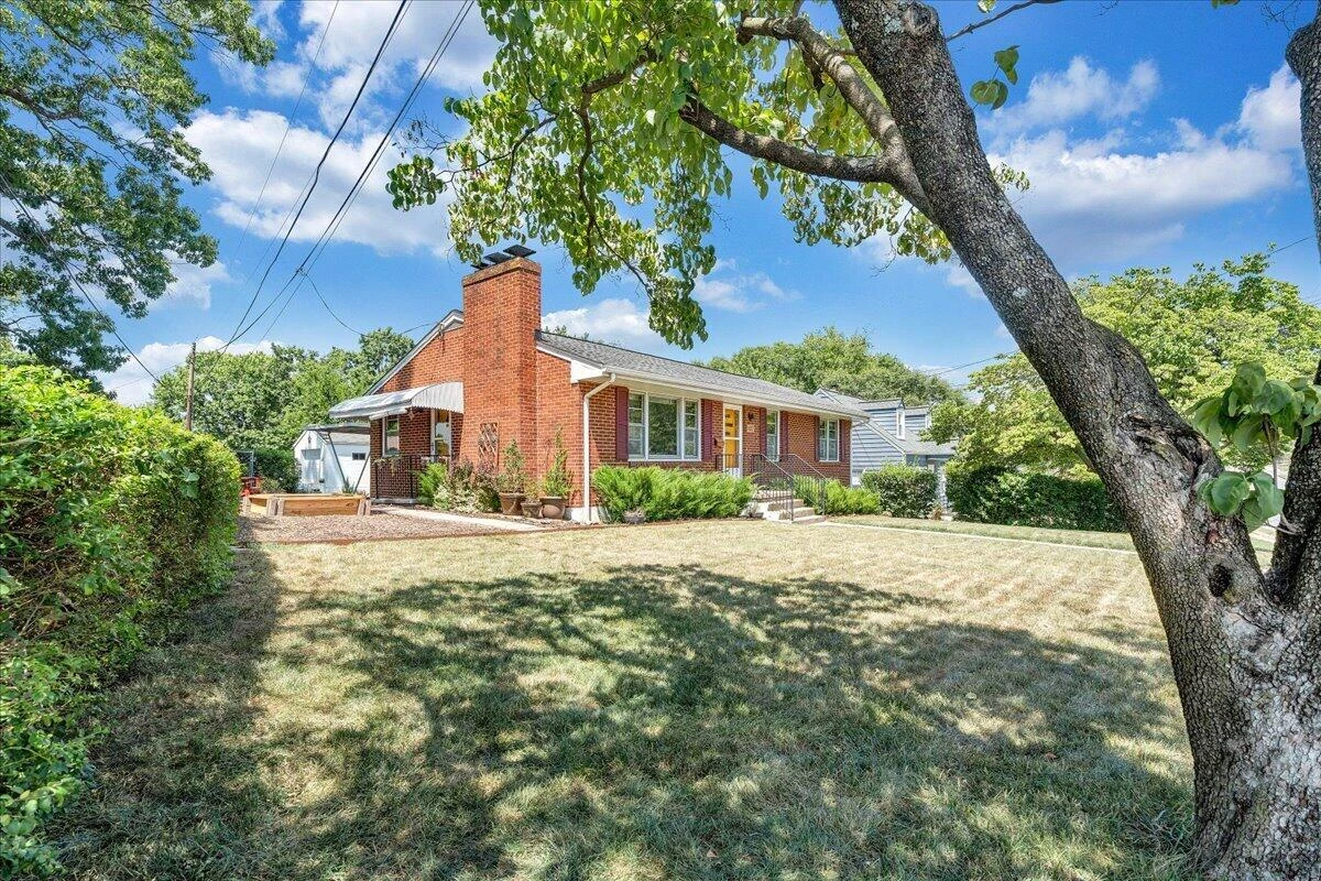 102 Fleming AVE NE - Photo 30