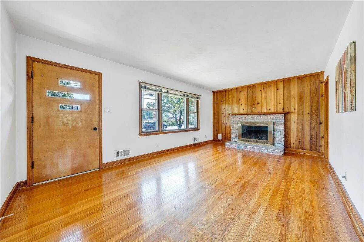 102 Fleming AVE NE - Photo 4