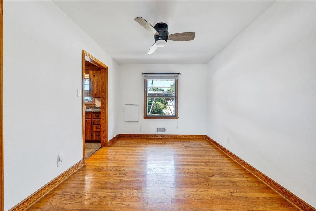102 Fleming AVE NE - Photo 6