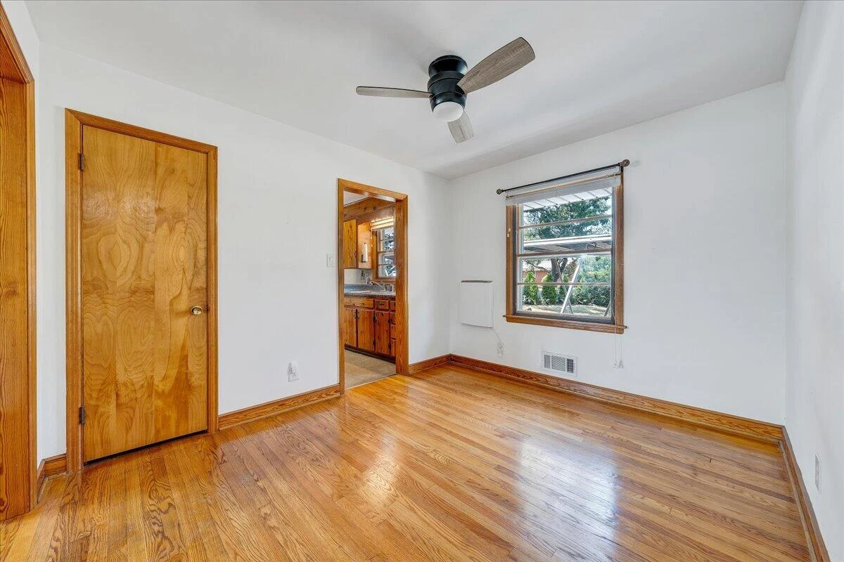 102 Fleming AVE NE - Photo 8