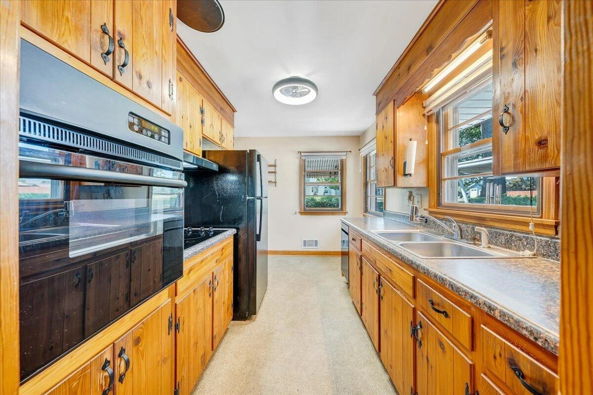 102 Fleming AVE NE - Photo 9