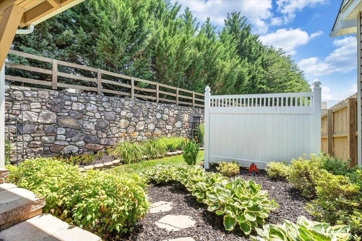 2735 Cottage Rose LN - Photo 40