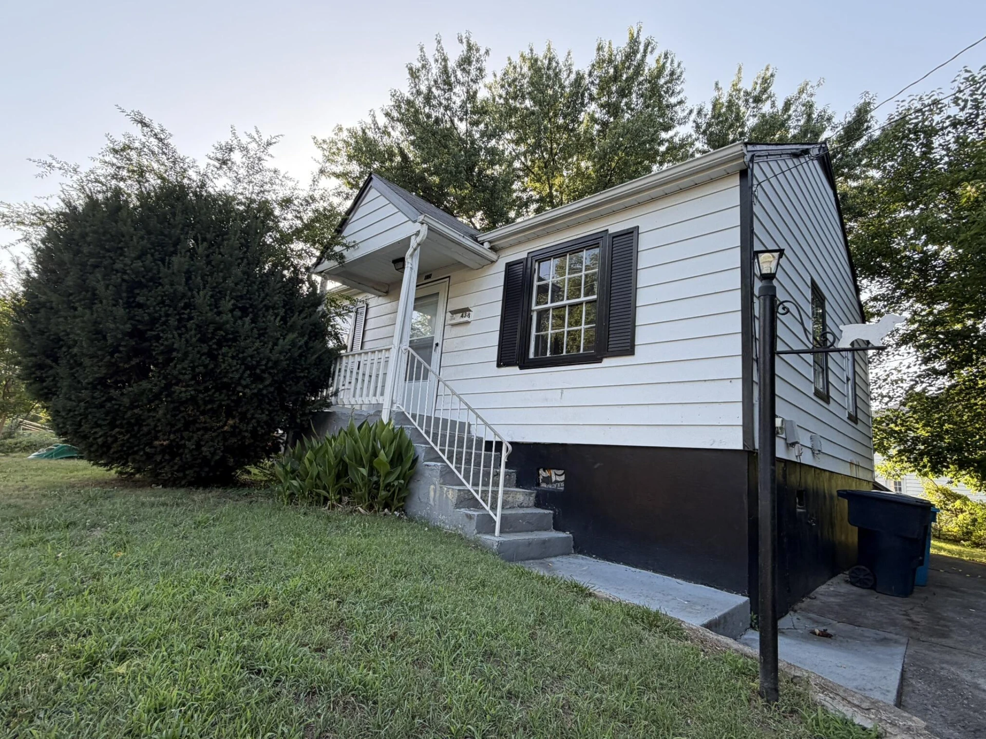438 Albemarle AVE SE - Photo 2