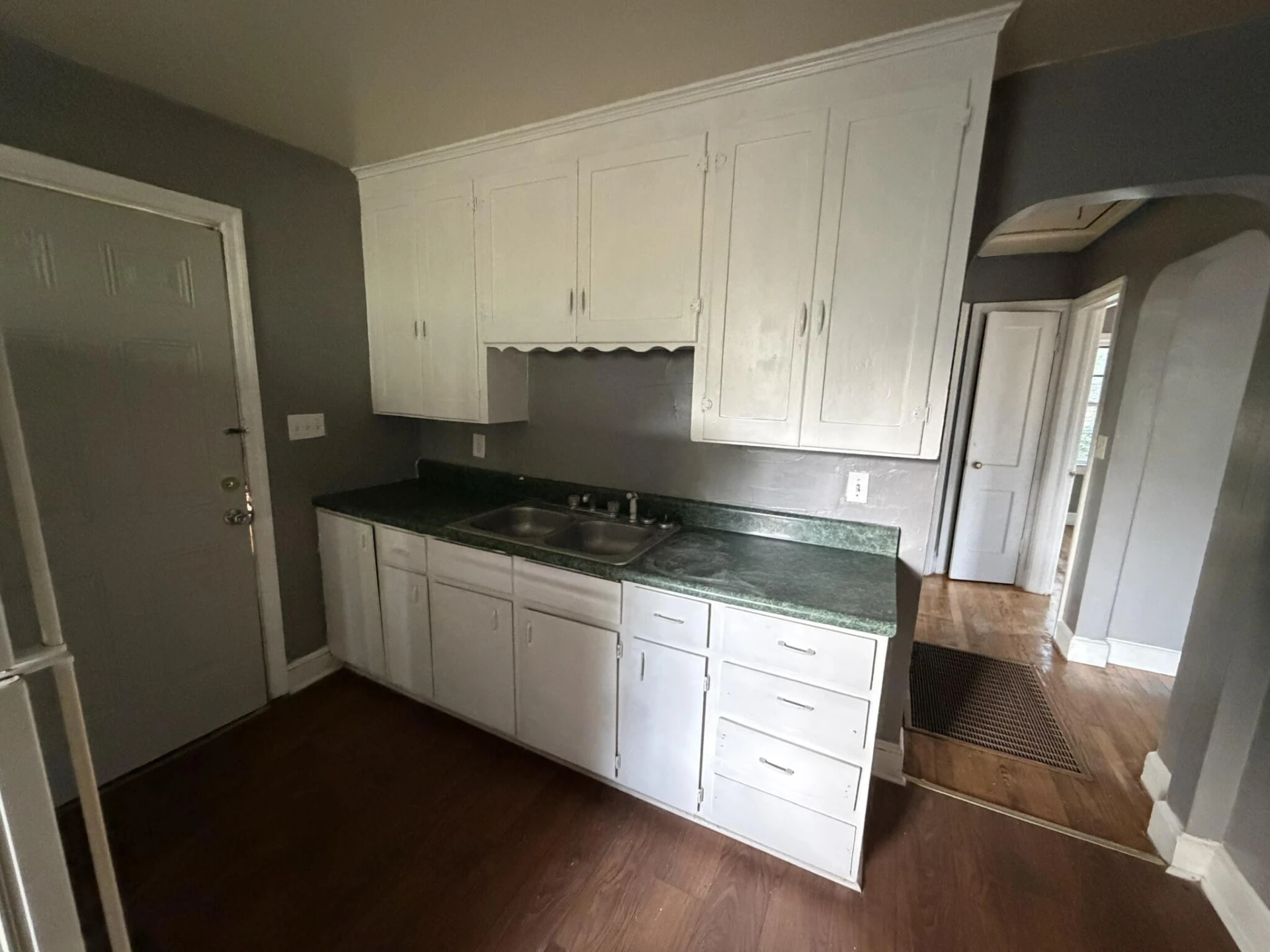438 Albemarle AVE SE - Photo 9