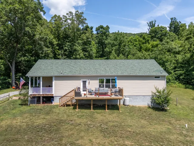 68 Paradise LN