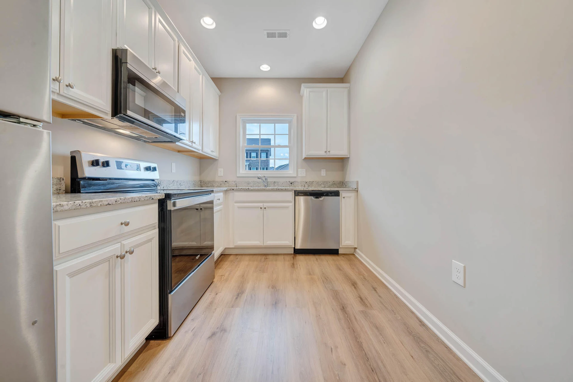 1062 Brandon AVE SW - Photo 12