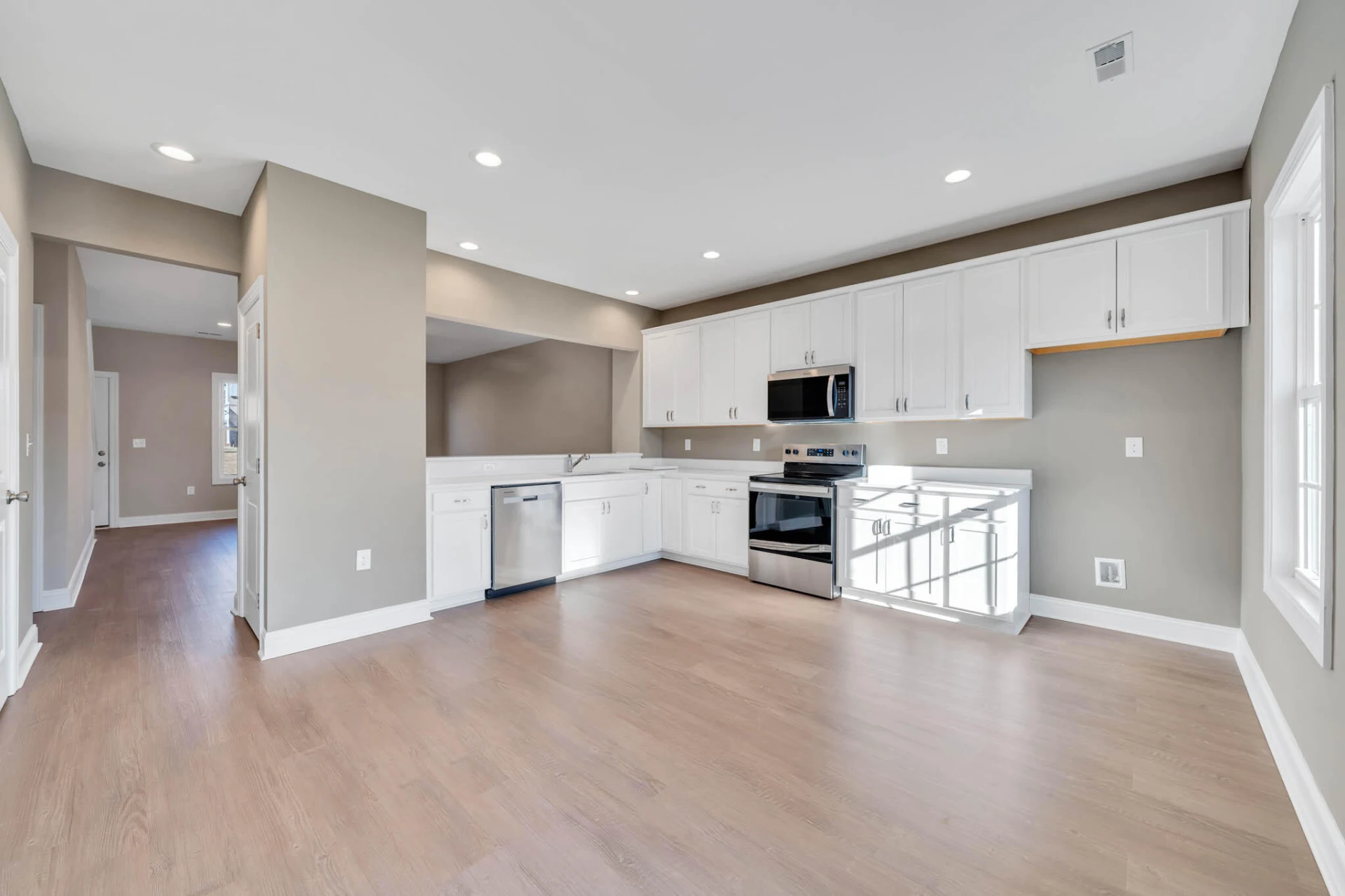 1044 Brandon AVE SW - Photo 13