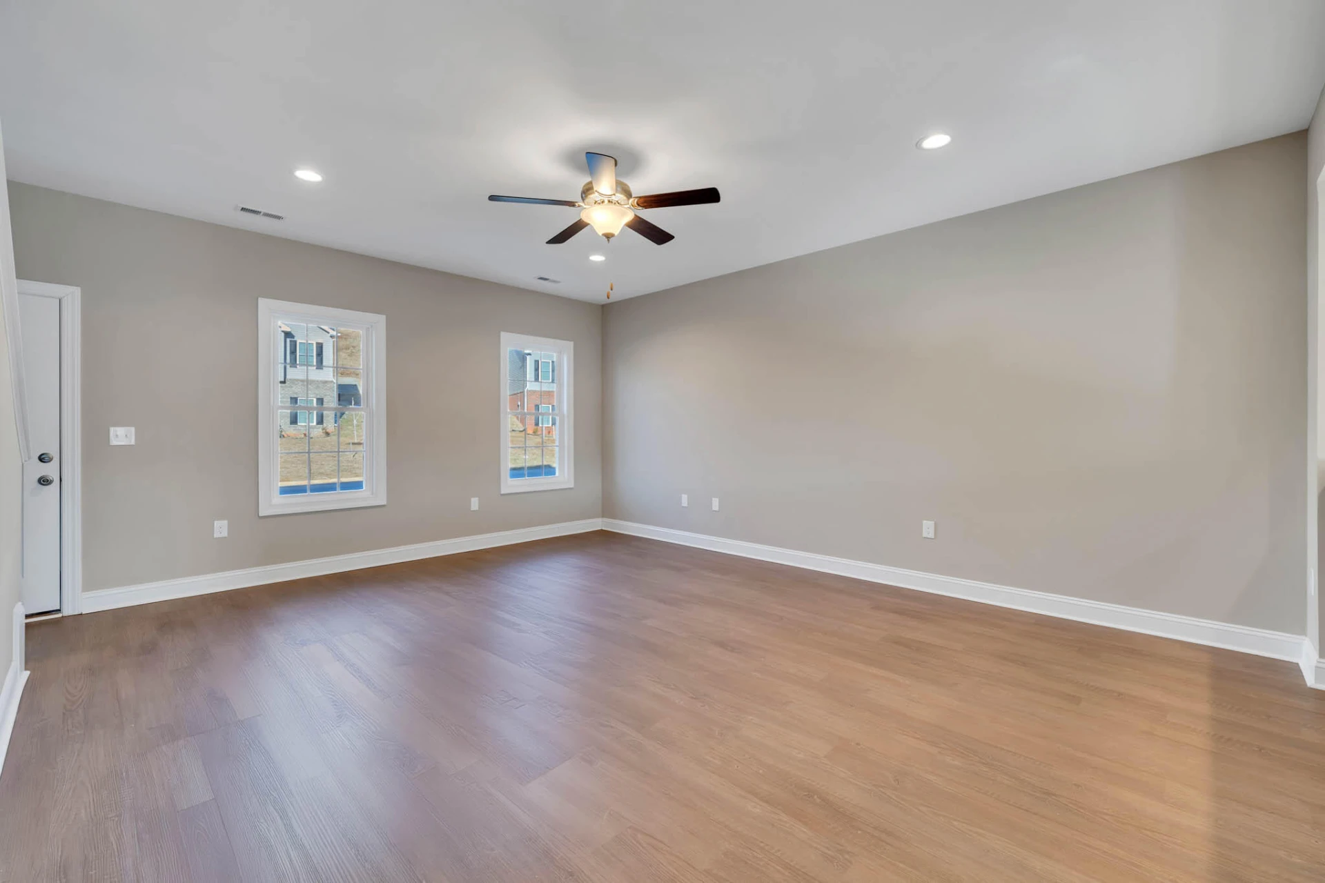 1042 Brandon AVE SW - Photo 7