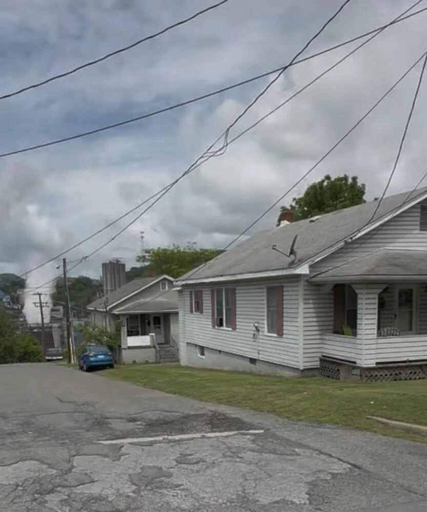 702 N Beverly AVE - Photo 2