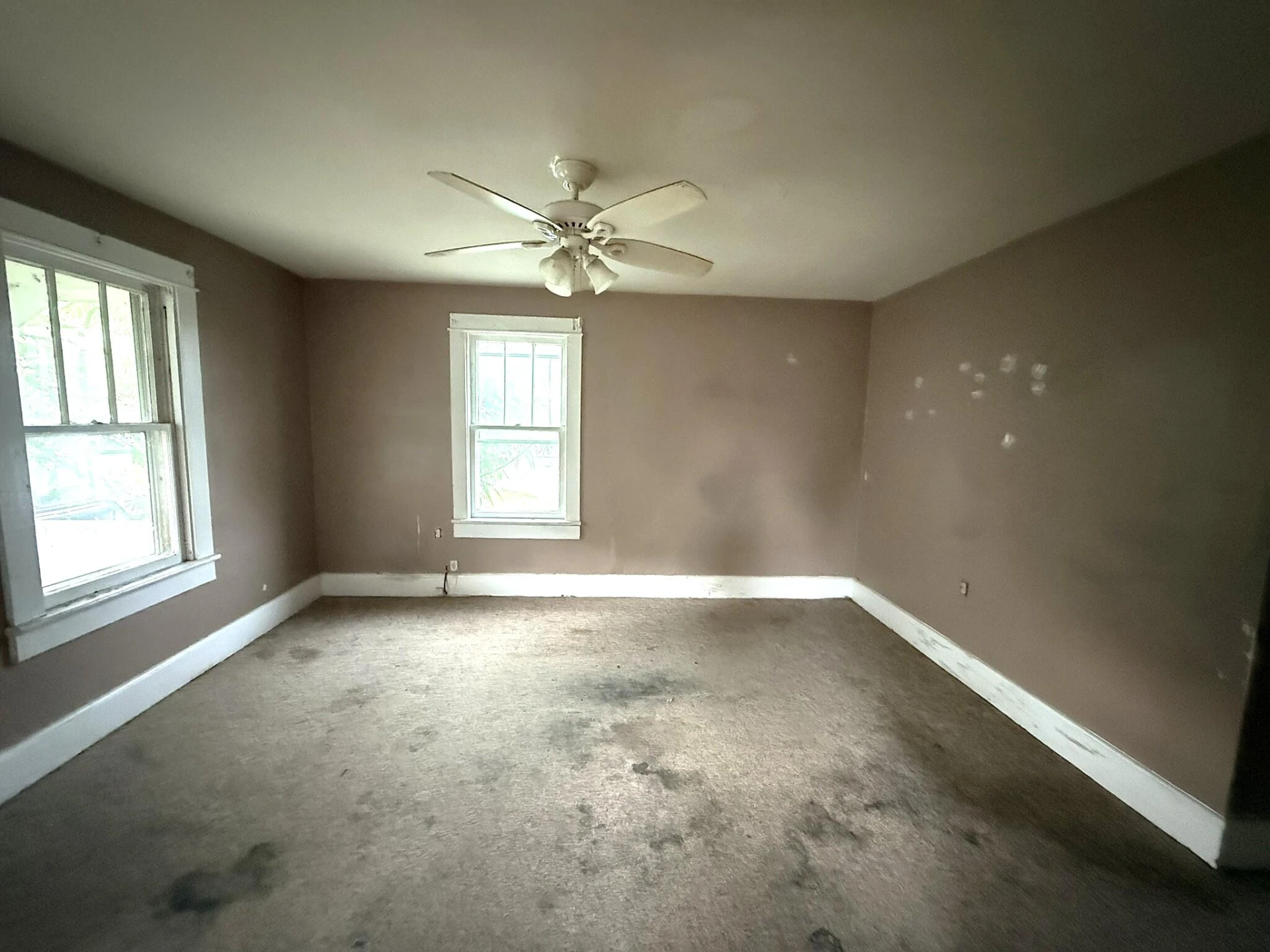 702 N Beverly AVE - Photo 4