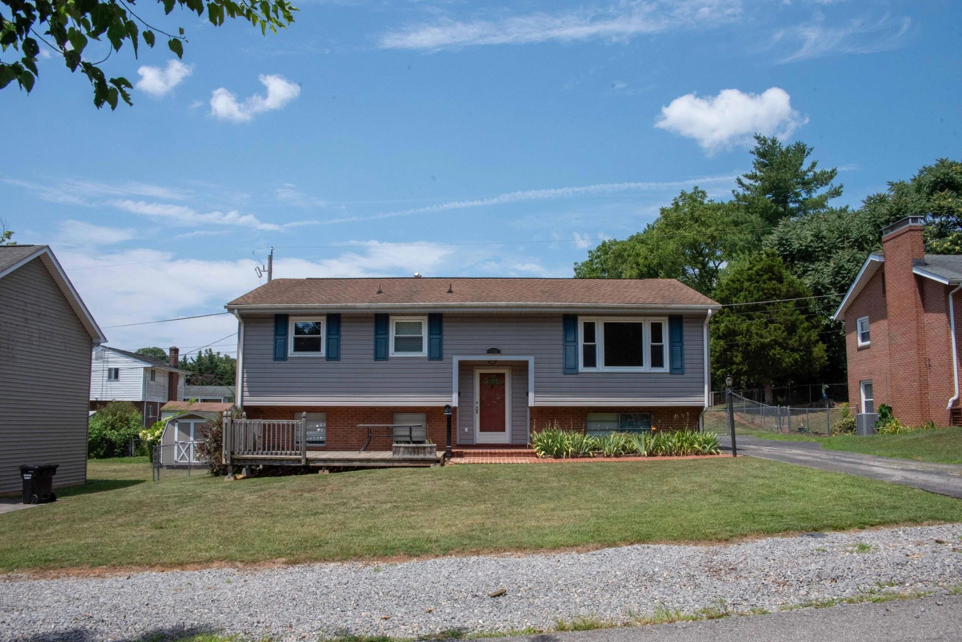 6038 Thornrose RD