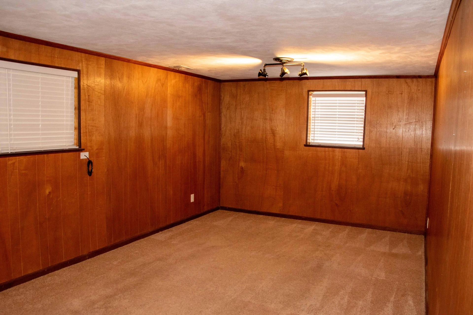 6038 Thornrose RD - Photo 44