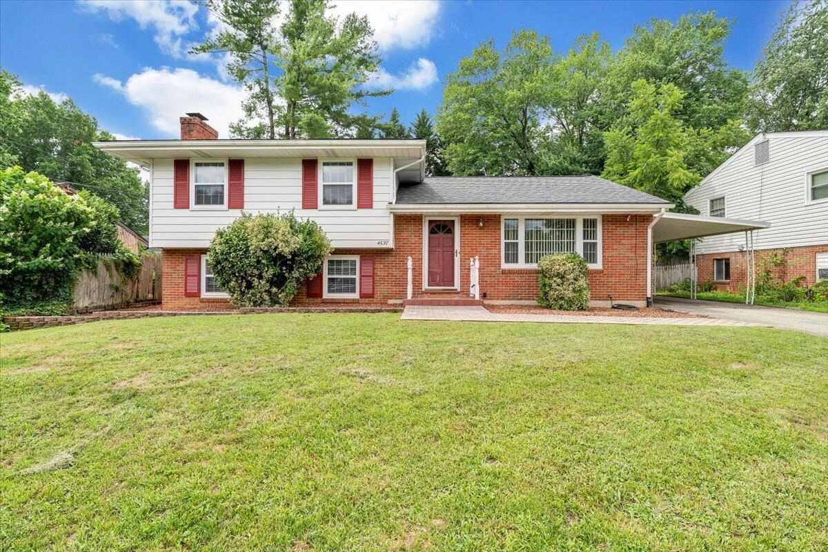 4537 Hammond LN
