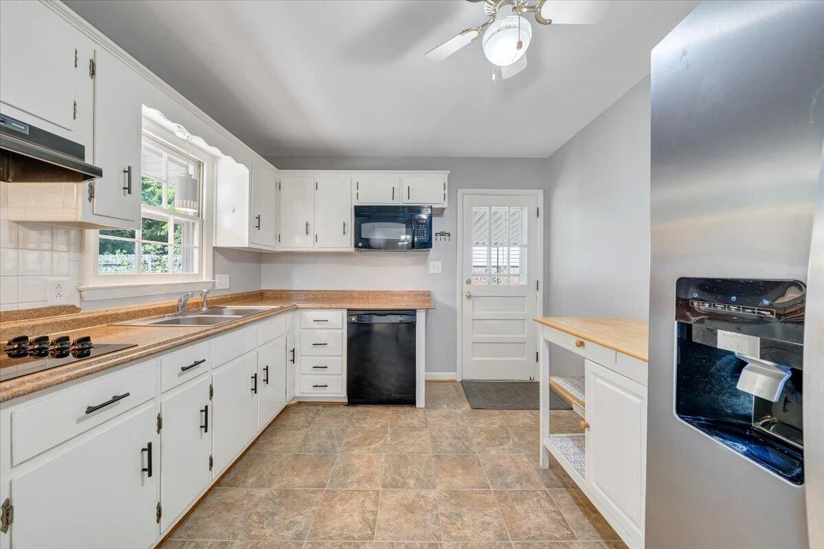 4537 Hammond LN - Photo 10