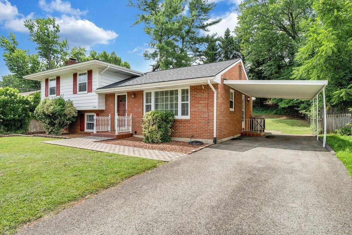 4537 Hammond LN - Photo 2