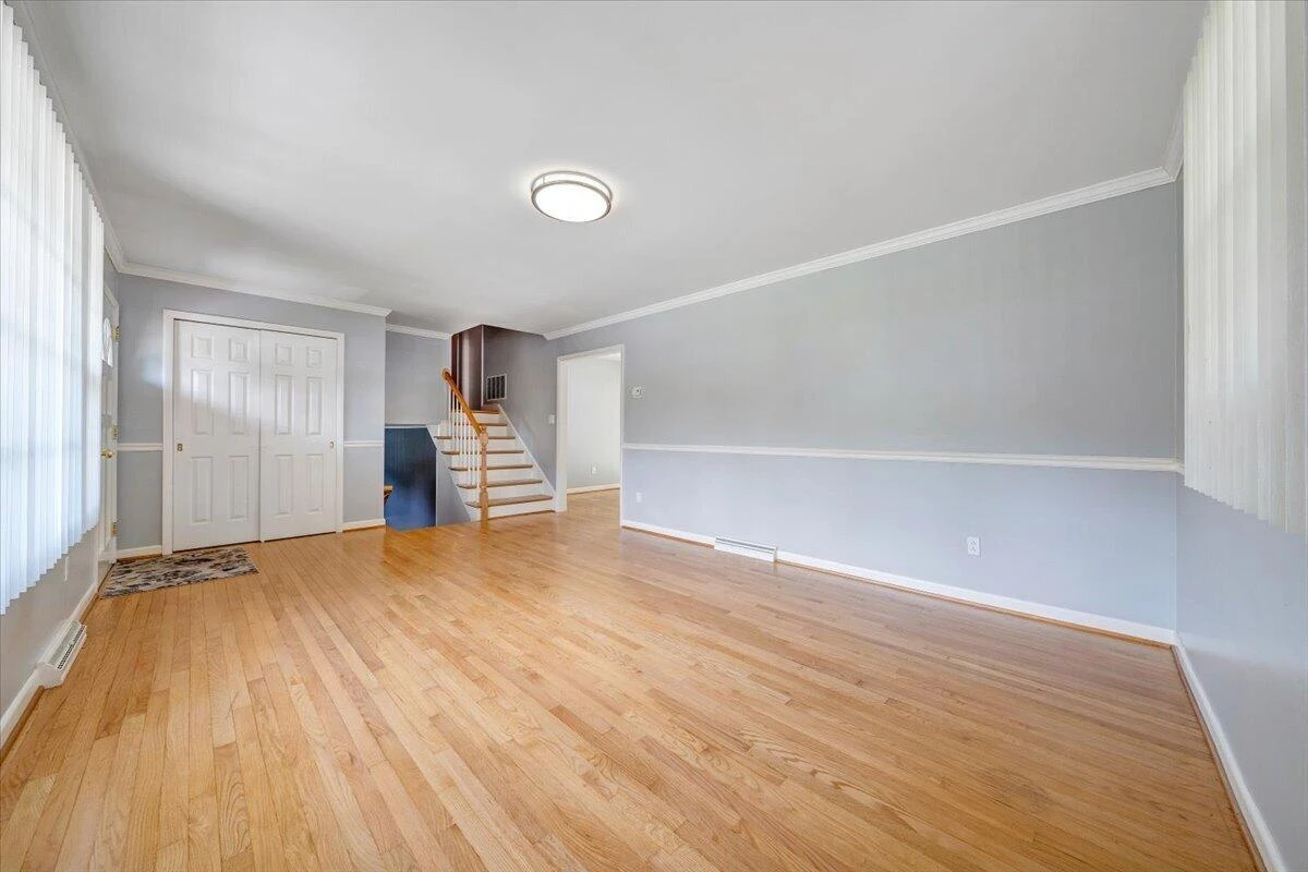 4537 Hammond LN - Photo 4