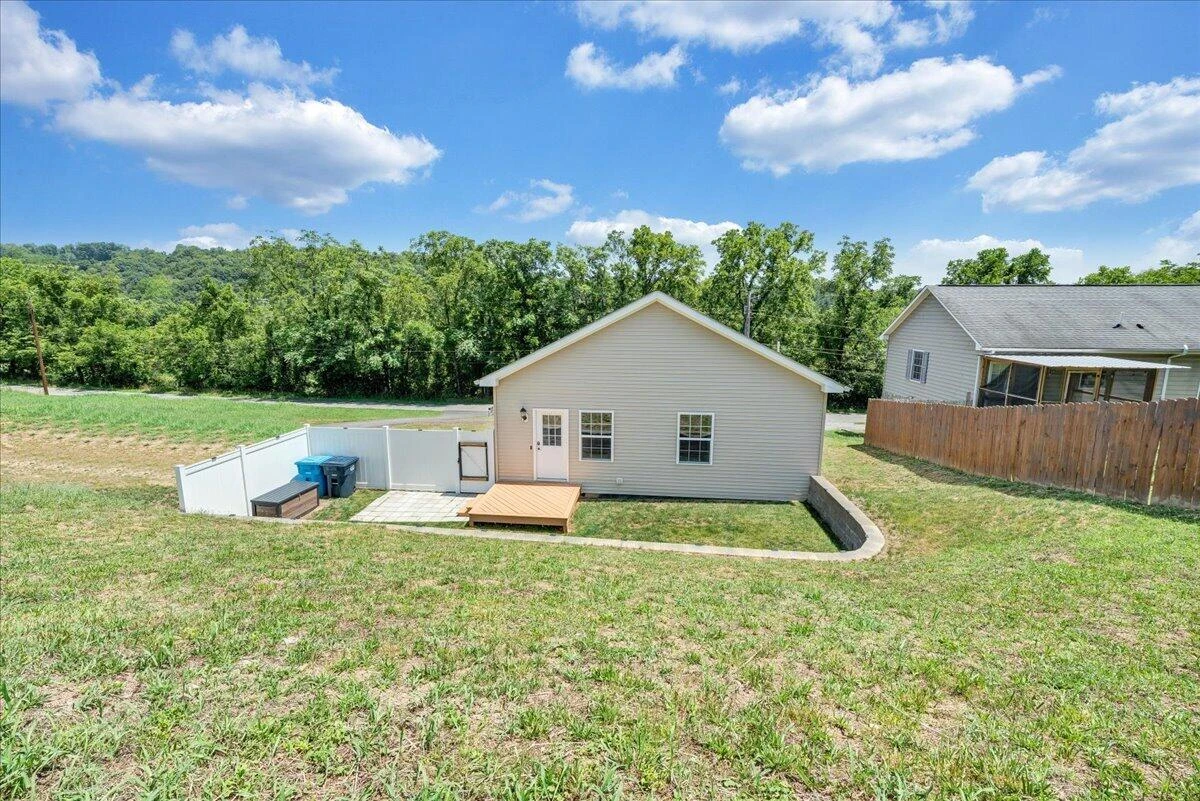 2912 Vinyard AVE NE - Photo 23