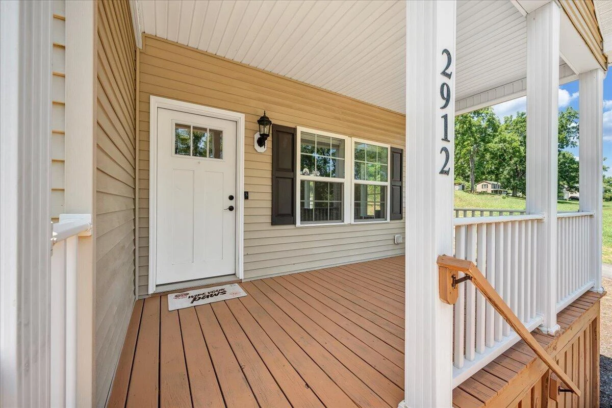 2912 Vinyard AVE NE - Photo 3