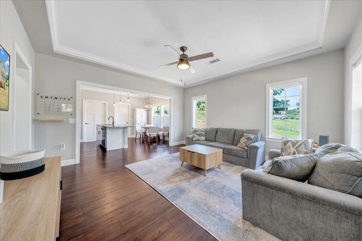 2912 Vinyard AVE NE - Photo 5