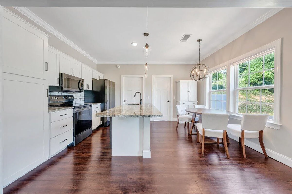 2912 Vinyard AVE NE - Photo 9