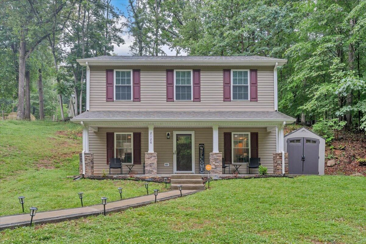 2126 Brookside LN SE - Photo 2