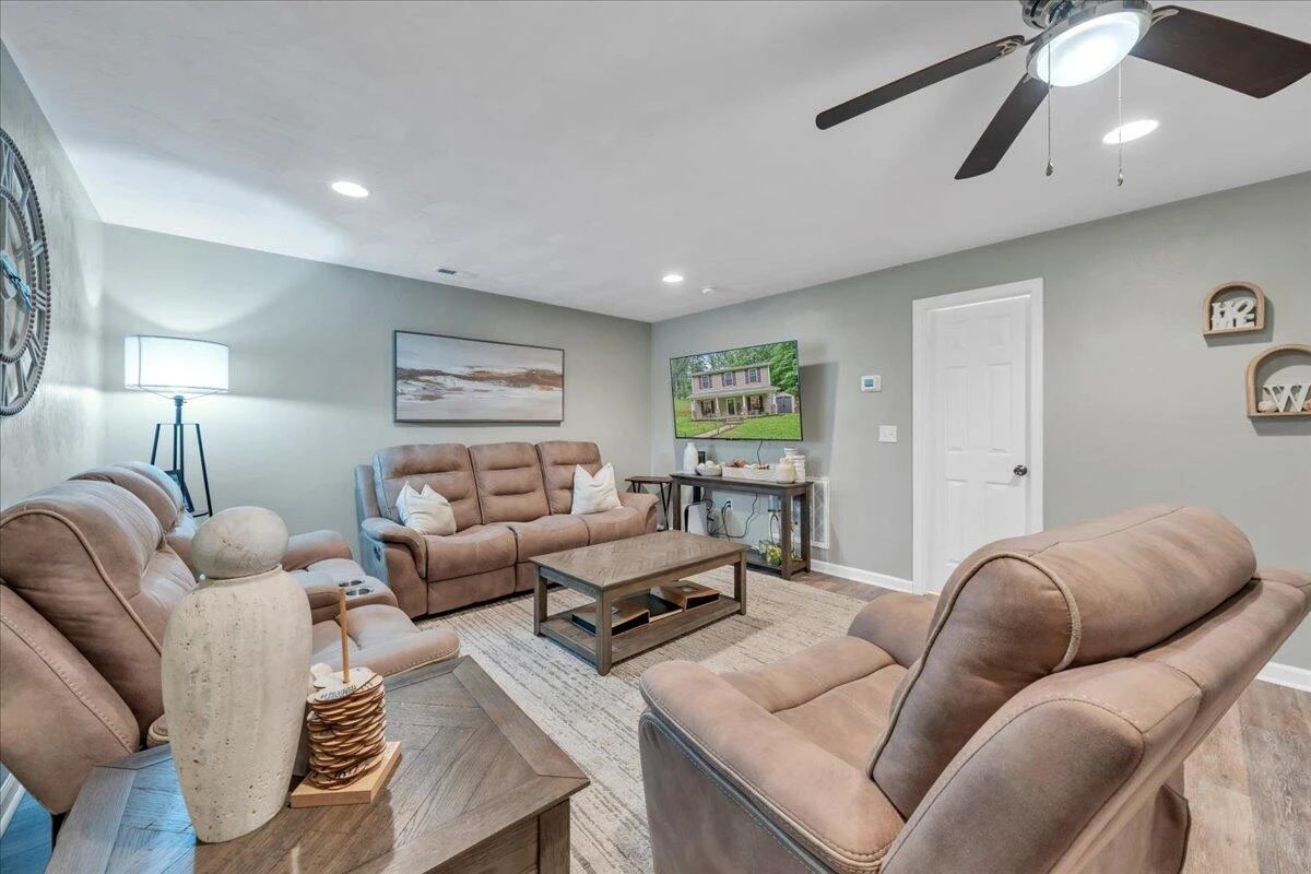 2126 Brookside LN SE - Photo 21