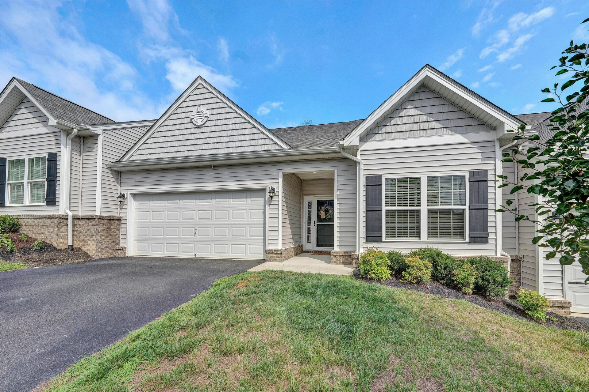 46 Carrington CT - Photo 2