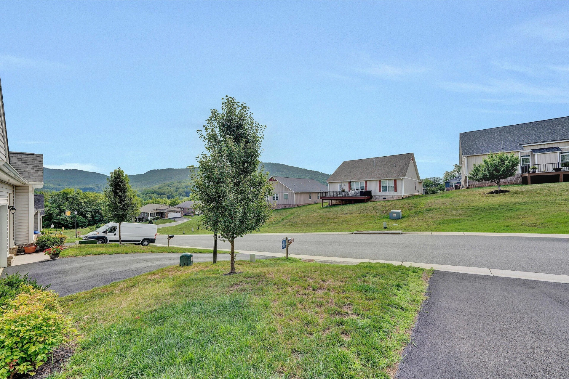 46 Carrington CT - Photo 3