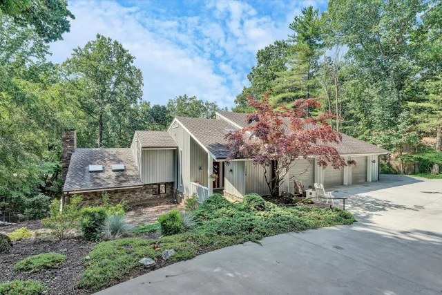 5350 Black Bear LN