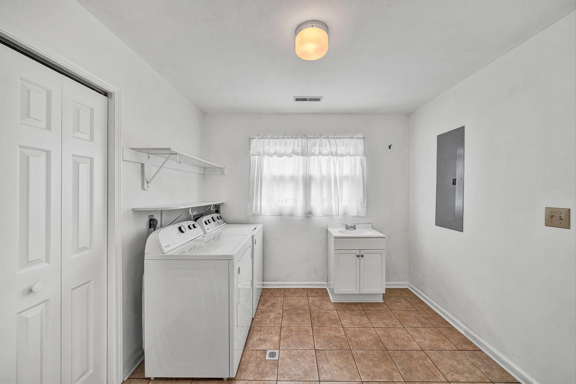 1677 Kingsmill DR - Photo 26