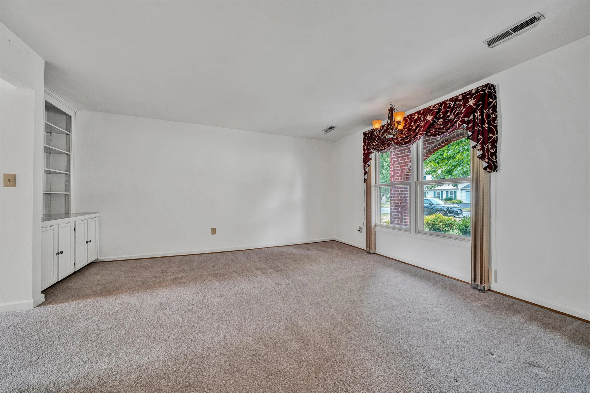 1677 Kingsmill DR - Photo 7