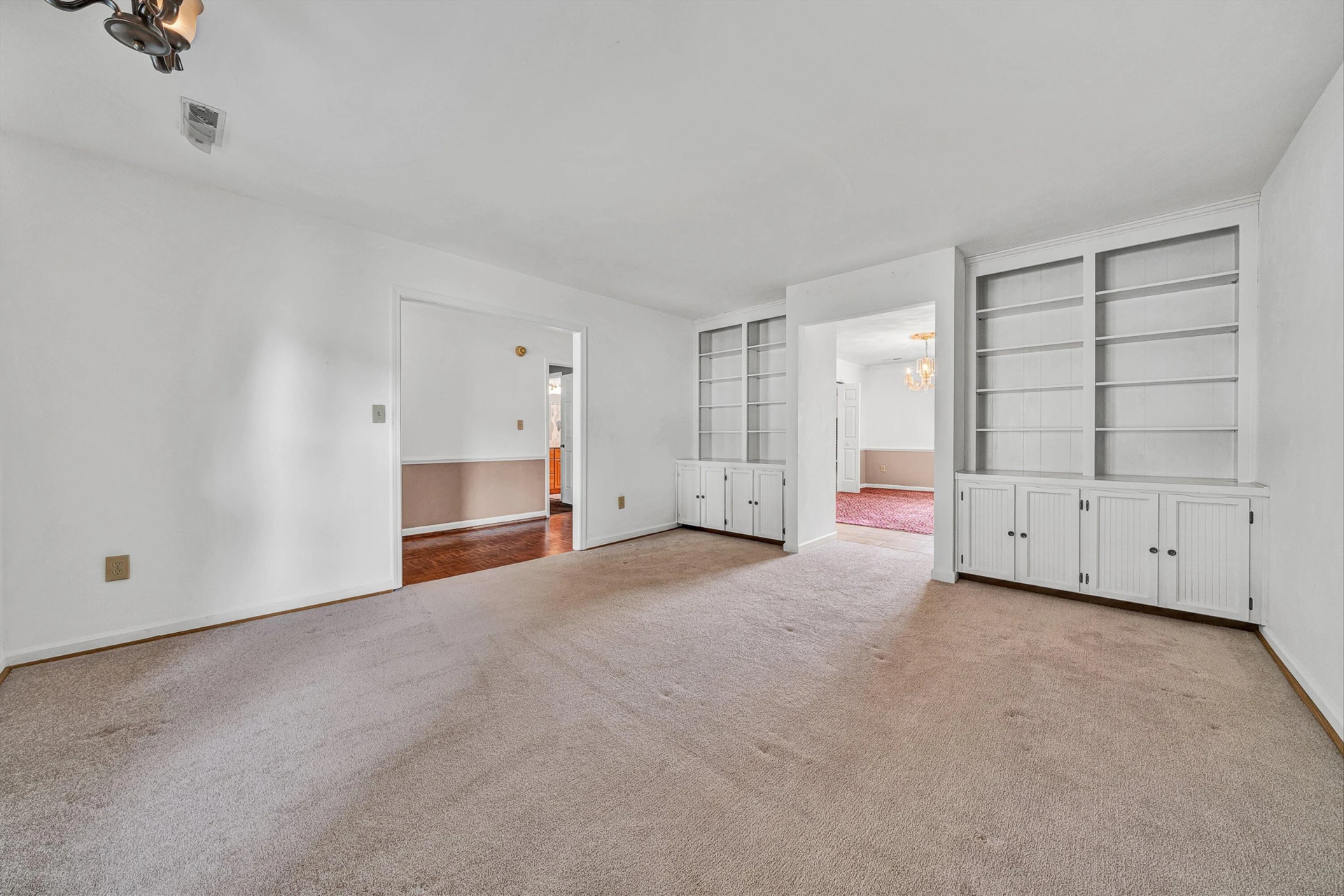 1677 Kingsmill DR - Photo 9